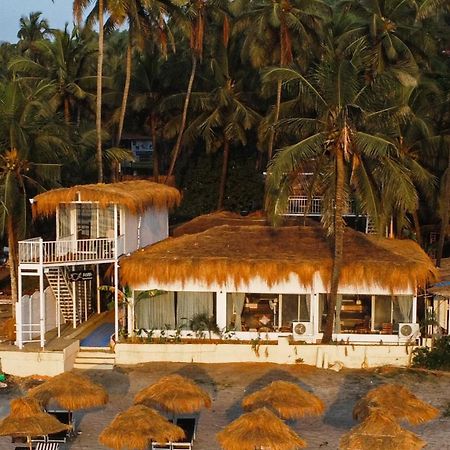 Aqua Beach Stays Ashwem Mandrem Exterior photo