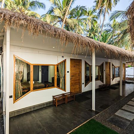 Aqua Beach Stays Ashwem Mandrem Exterior photo
