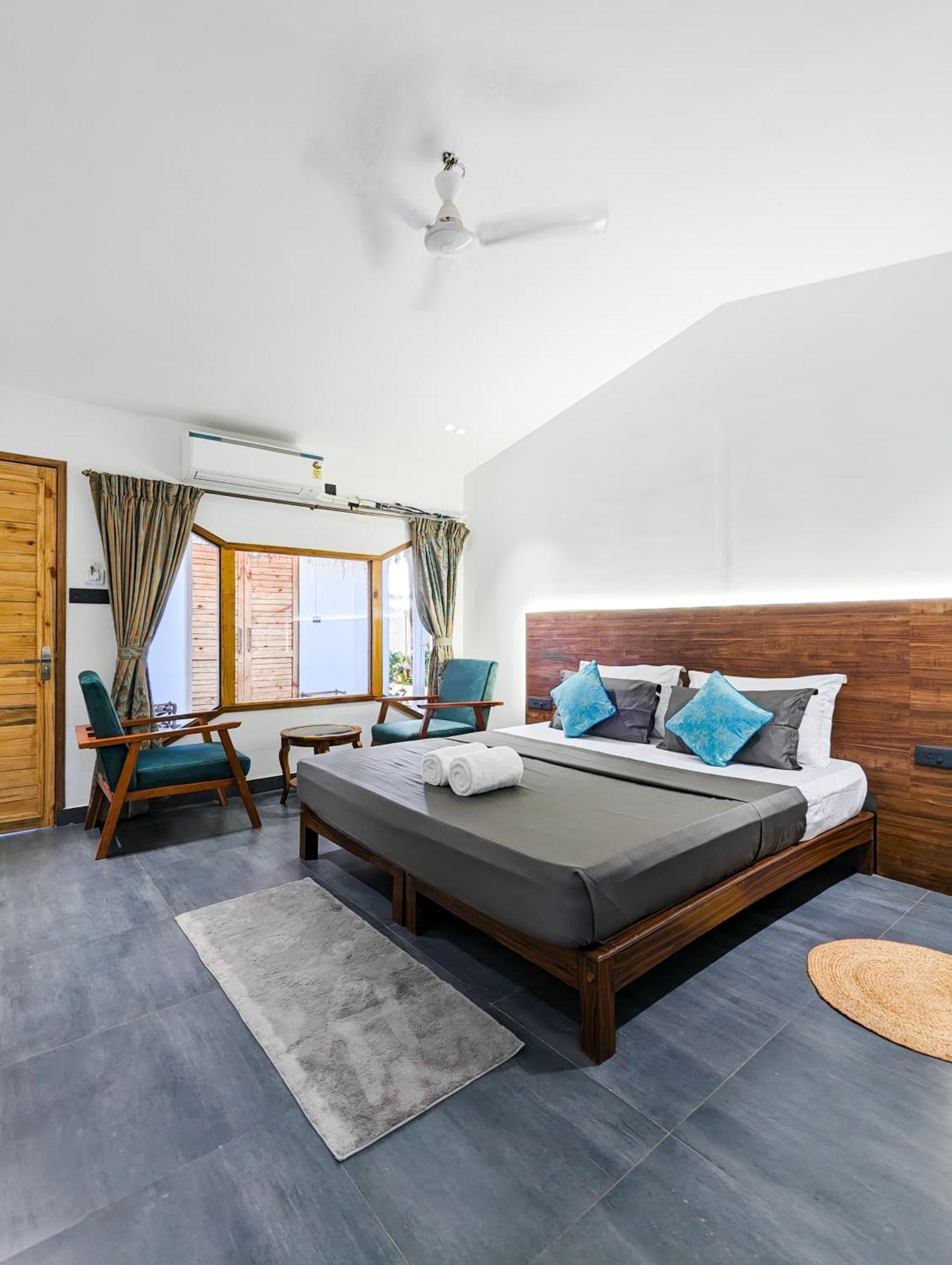 Aqua Beach Stays Ashwem Mandrem Exterior photo