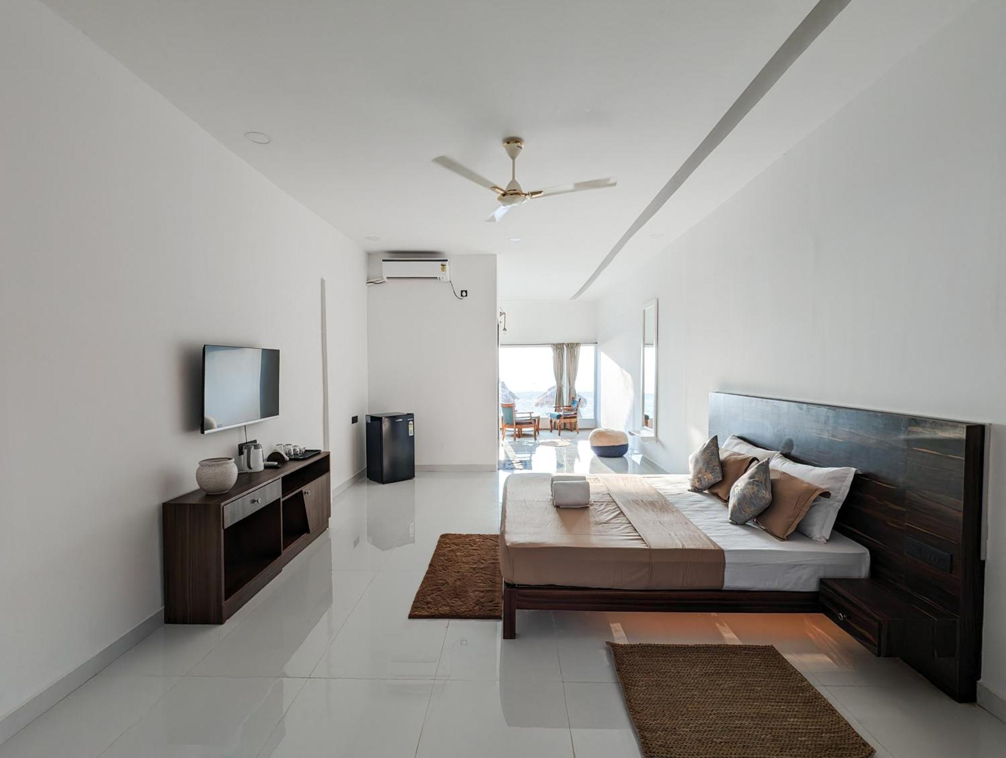 Aqua Beach Stays Ashwem Mandrem Exterior photo