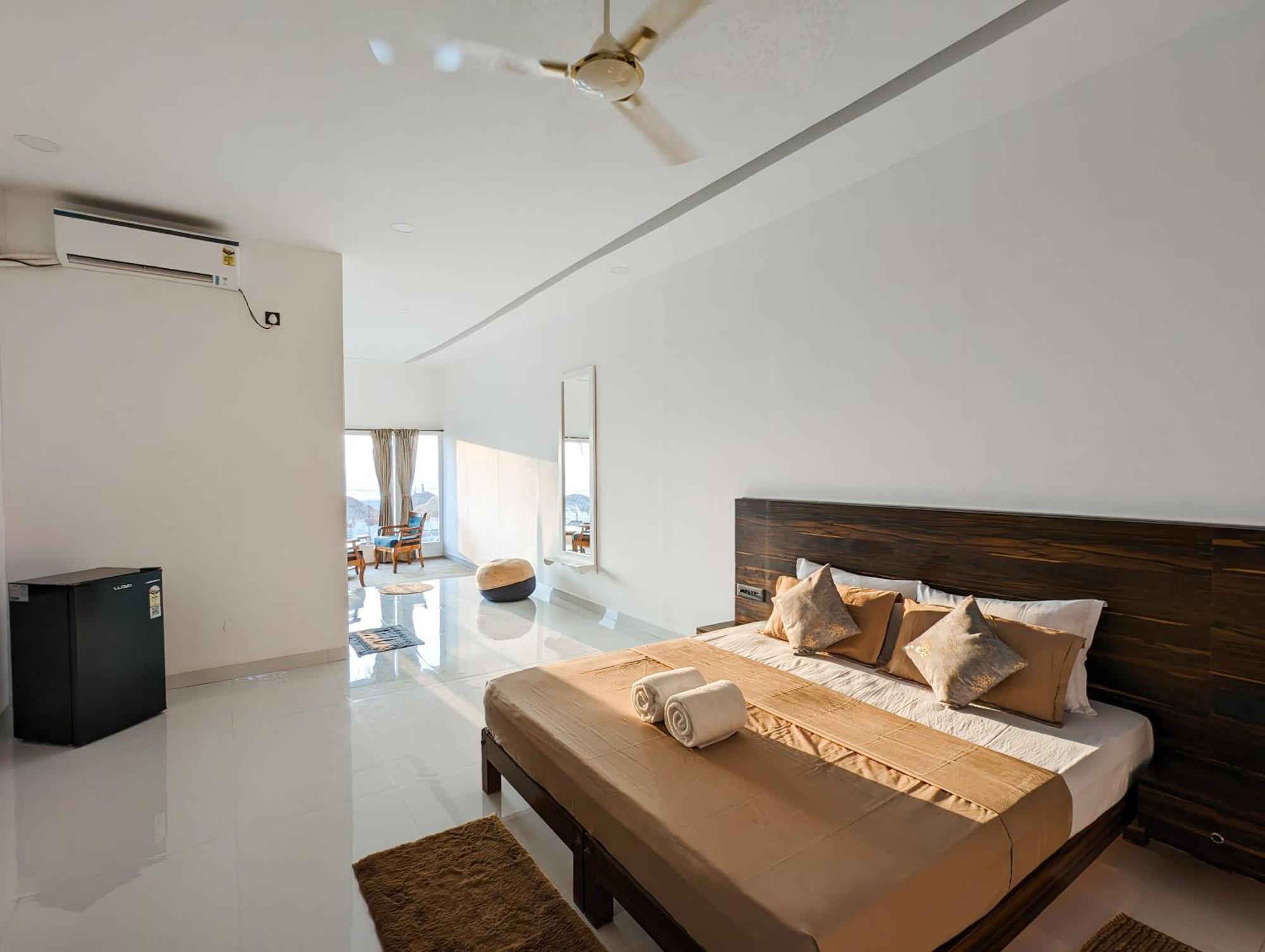 Aqua Beach Stays Ashwem Mandrem Exterior photo