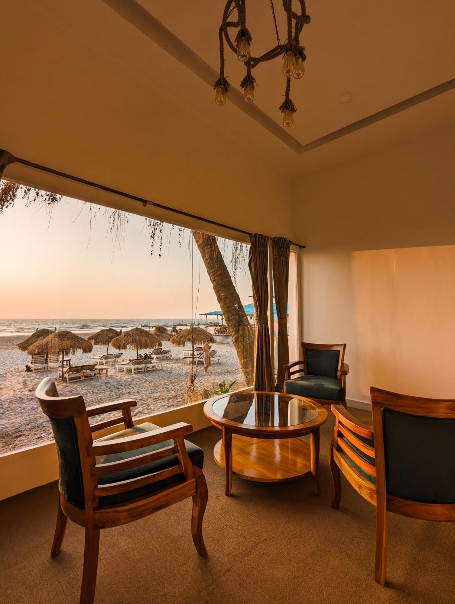 Aqua Beach Stays Ashwem Mandrem Exterior photo