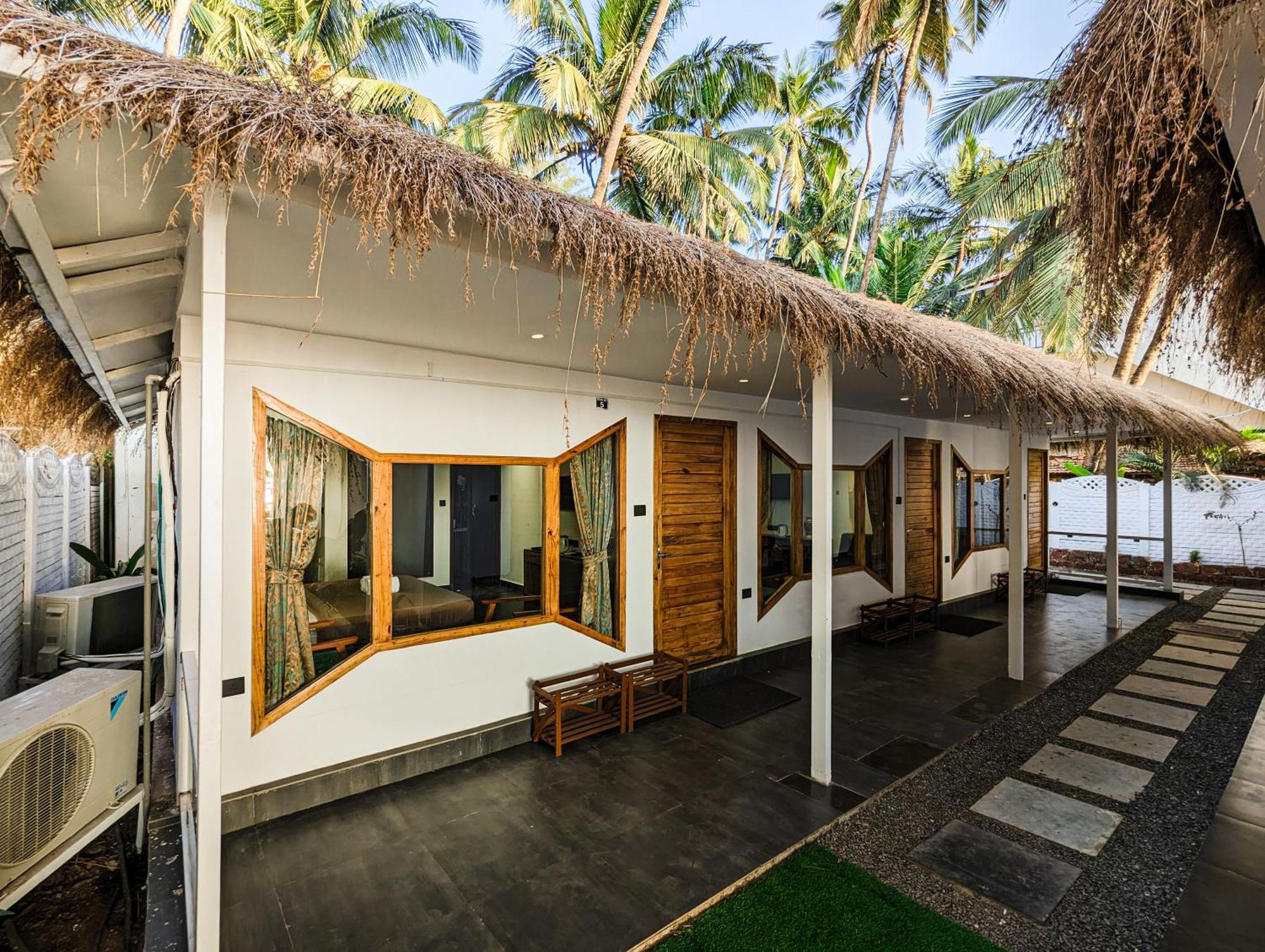 Aqua Beach Stays Ashwem Mandrem Exterior photo