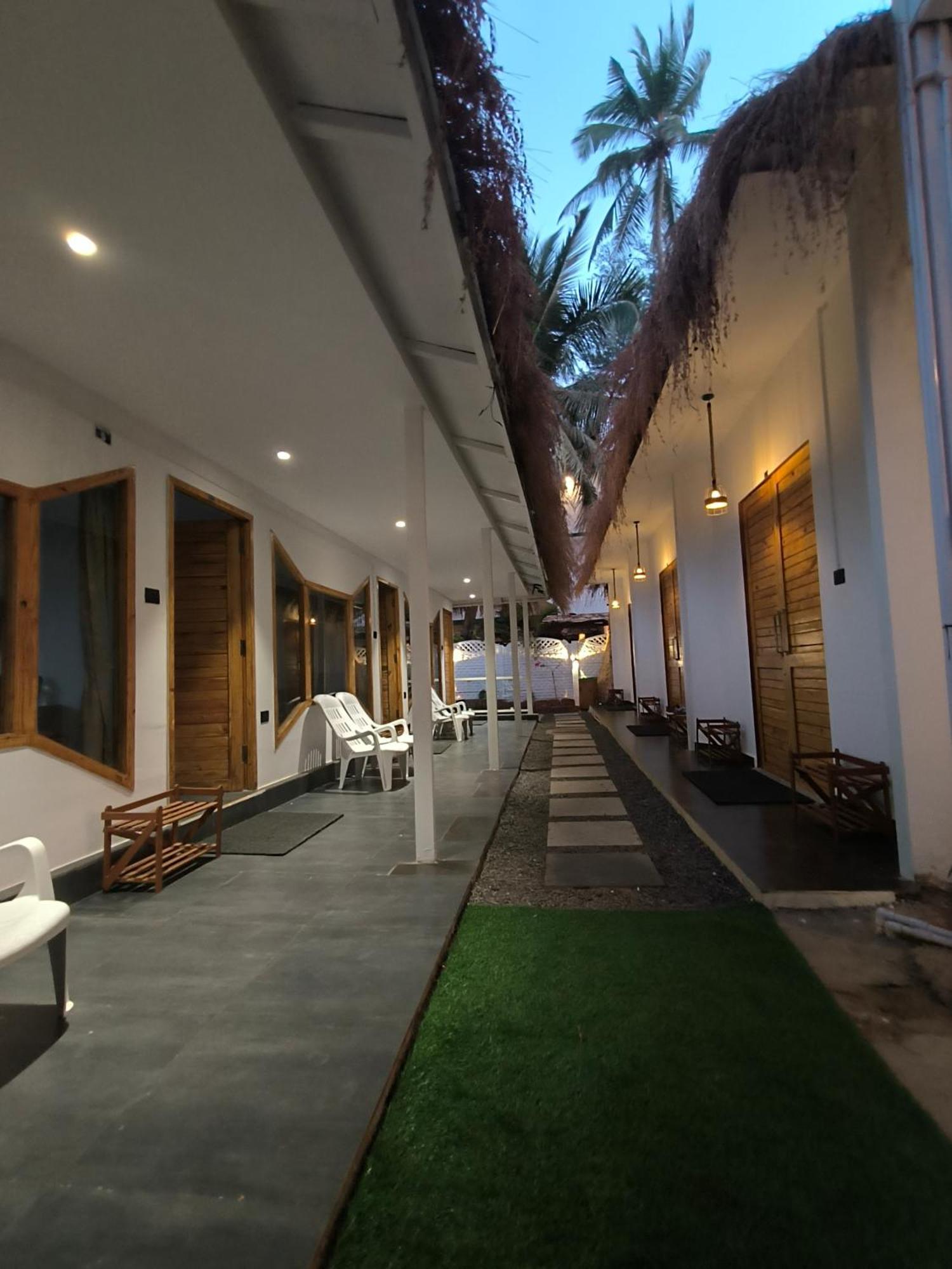 Aqua Beach Stays Ashwem Mandrem Exterior photo
