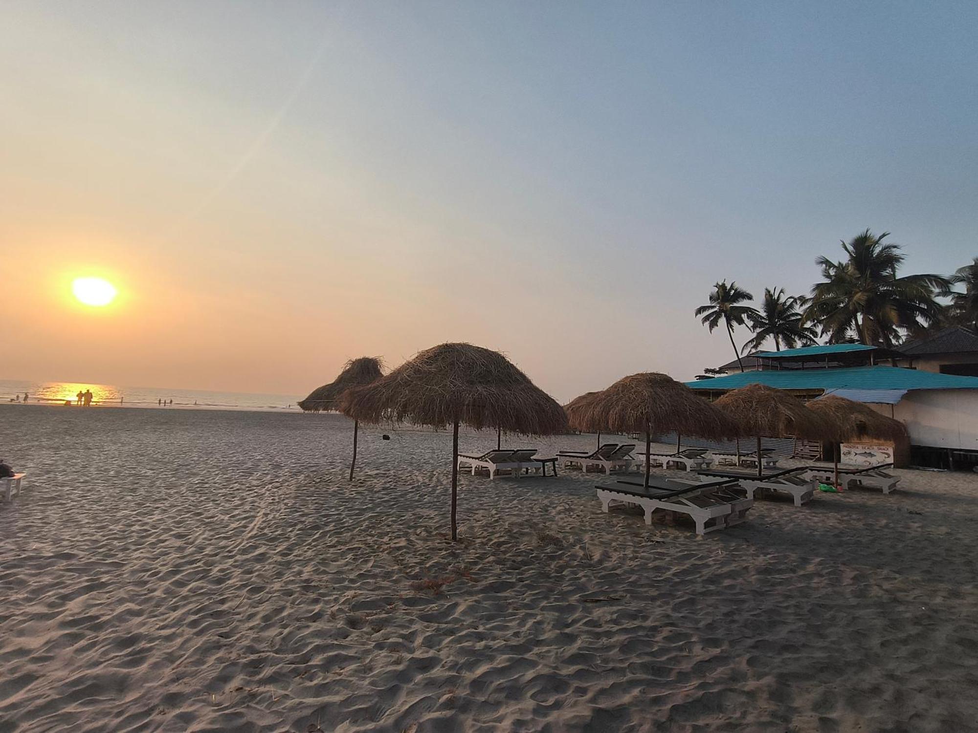 Aqua Beach Stays Ashwem Mandrem Exterior photo