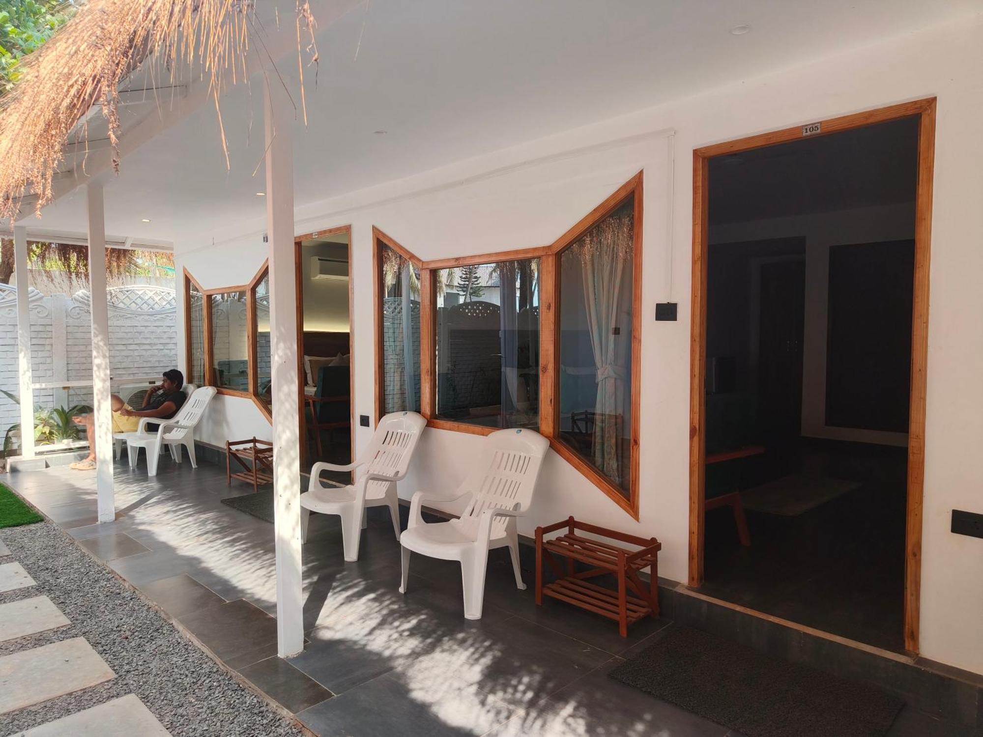 Aqua Beach Stays Ashwem Mandrem Exterior photo