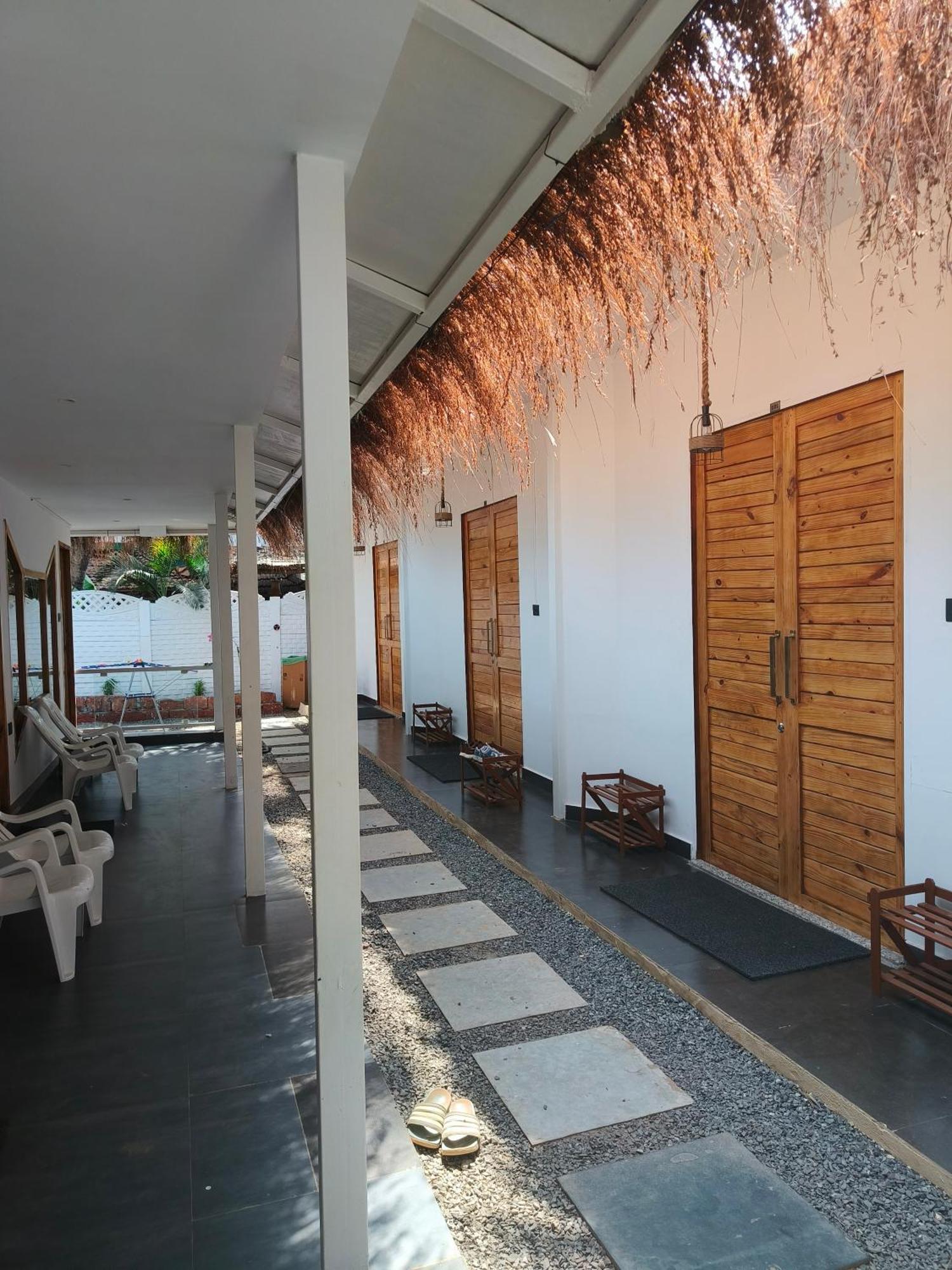 Aqua Beach Stays Ashwem Mandrem Exterior photo