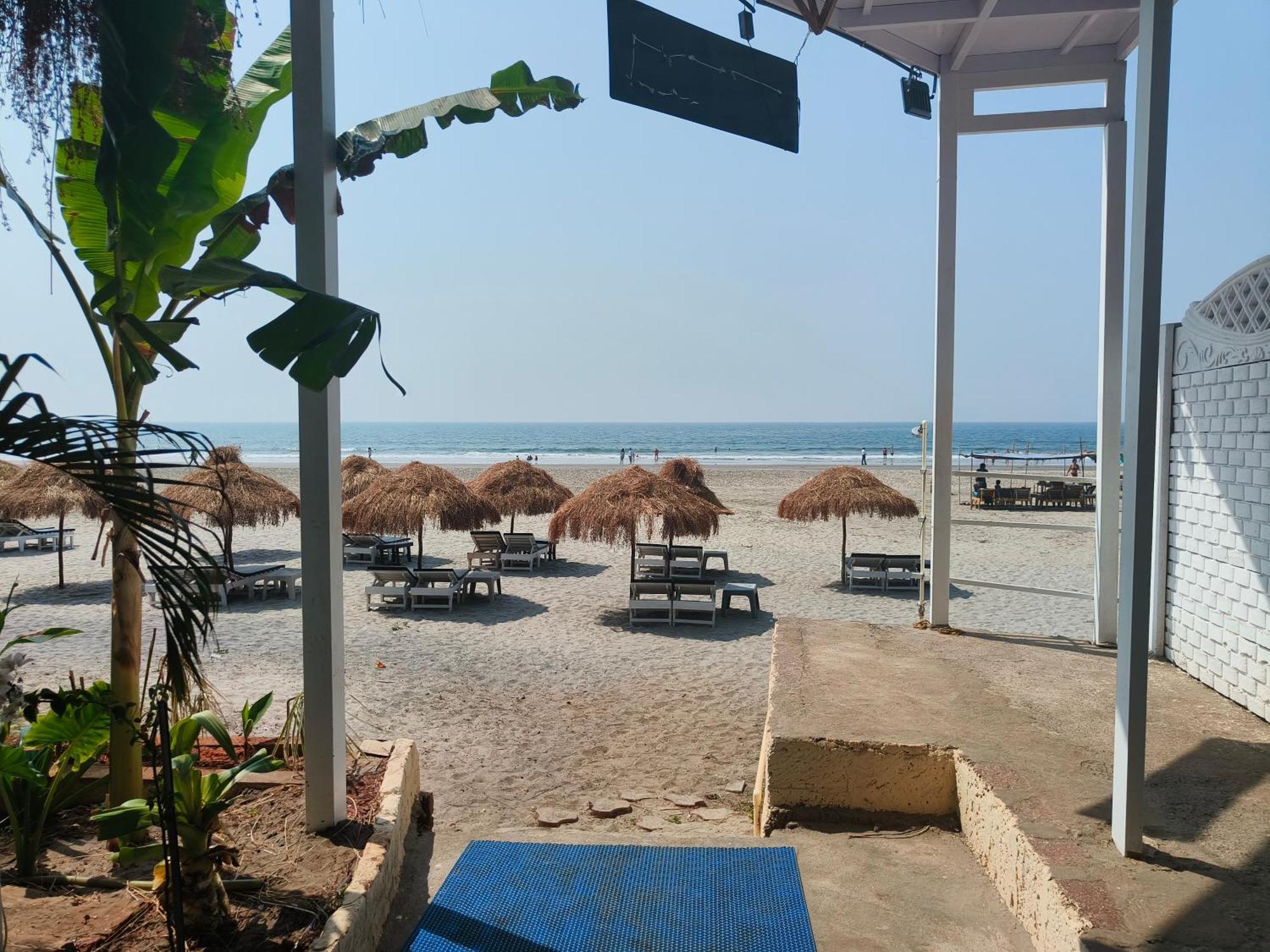 Aqua Beach Stays Ashwem Mandrem Exterior photo