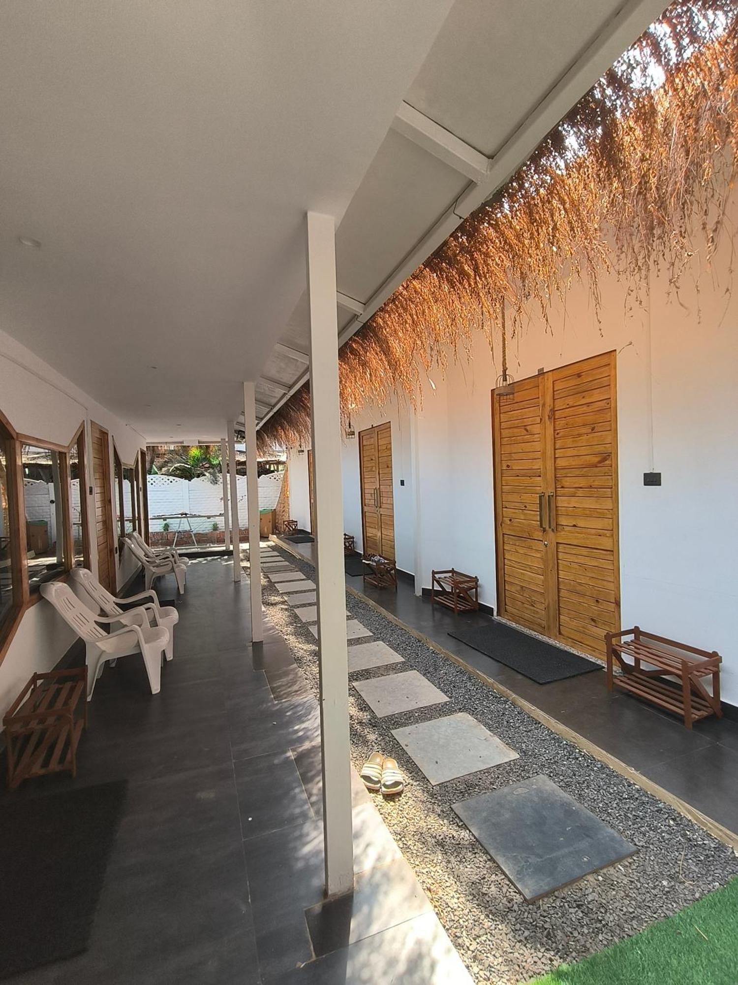 Aqua Beach Stays Ashwem Mandrem Exterior photo