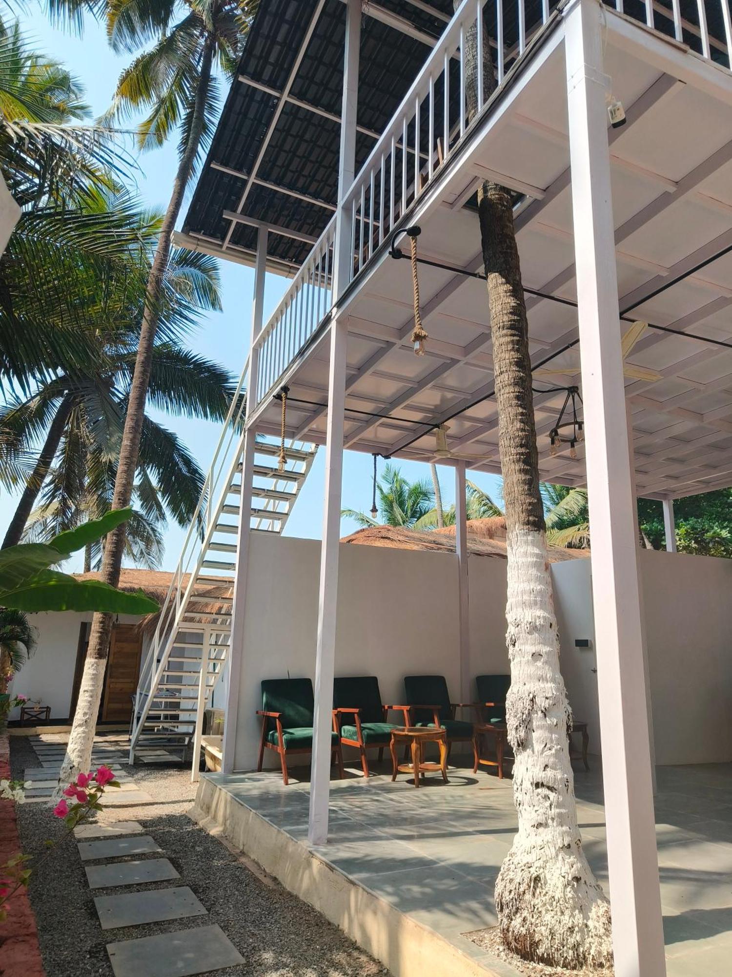 Aqua Beach Stays Ashwem Mandrem Exterior photo