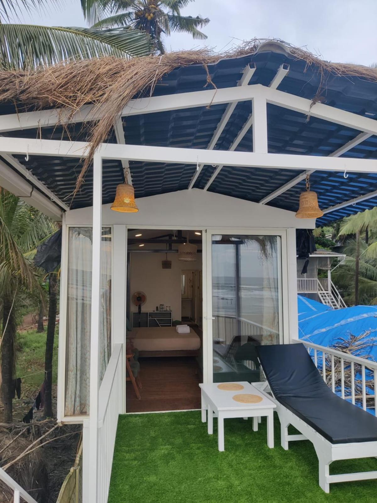 Aqua Beach Stays Ashwem Mandrem Exterior photo