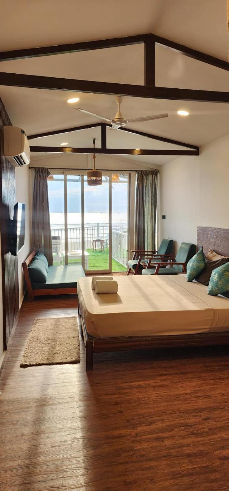 Aqua Beach Stays Ashwem Mandrem Exterior photo